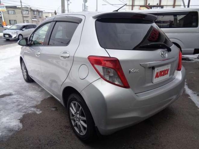 ヴィッツ1.0 F　FF　キーレス　社外ナビ　バックカメラ 2WD 1000