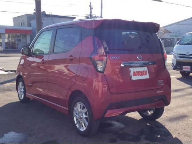 デイズハイウェイスターX 4WD　プッシュスタート　スマートキー　日産純正ナビ　フルセグTV　CD　Bluetooth　全方向カメラ　バックカメラ　本革巻きステアリング　ステアリングスイッチ　クルーズコントロール　シートヒーター　ETC 660