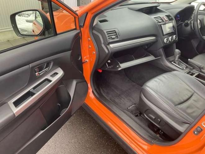 インプレッサXVハイブリッド 2.0i-L アイサイト 4WD　夏冬タイヤ付　　社外ナビTV　バックカメラ　クルコン　ETC　パワーシート　シートヒーター　ドラレコ　プッシュスタート　スターター機能付純正スマートキー　パドルシフト　Bluetooth　ワンオーナー 2000