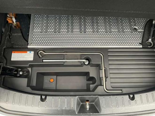 インプレッサXVハイブリッド 2.0i-L アイサイト 4WD　夏冬タイヤ付　　社外ナビTV　バックカメラ　クルコン　ETC　パワーシート　シートヒーター　ドラレコ　プッシュスタート　スターター機能付純正スマートキー　パドルシフト　Bluetooth　ワンオーナー 2000