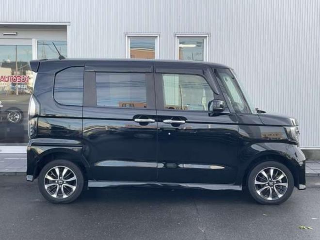 N-BOXカスタム 660 G L ホンダセンシング 4WD　純正ナビ・TV　バックカメラ　両側パワスラ　純正エンジンスターター　プッシュスタート　クルコン　ETC　LEDヘッドライト　フォグランプ　シートヒーター　ドラレコ　bluetooth 660