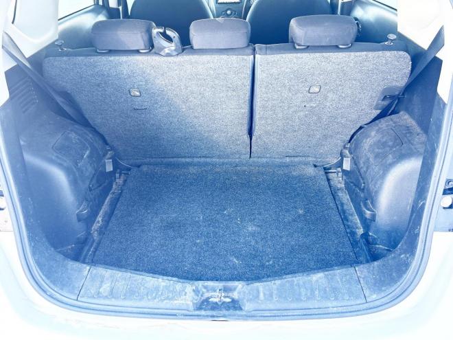 ノート1.2X FOUR 4WD　ローンが不安な方＜優遇ローン＞寒冷地仕様　エマージェンシーブレーキ　社外ナビ 4WD