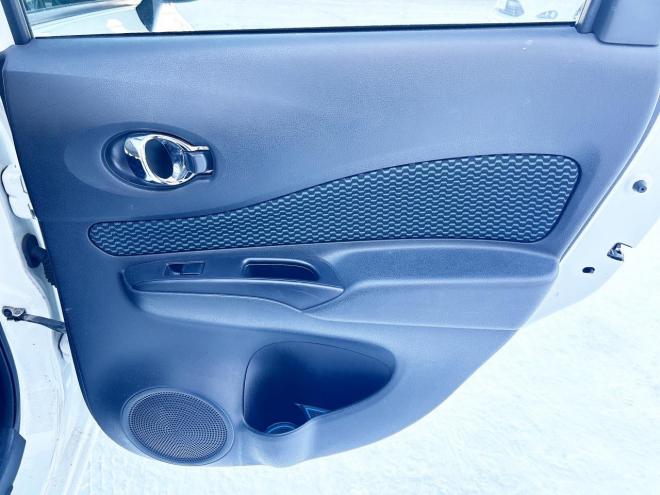 ノート1.2X FOUR 4WD　ローンが不安な方＜優遇ローン＞寒冷地仕様　エマージェンシーブレーキ　社外ナビ 4WD