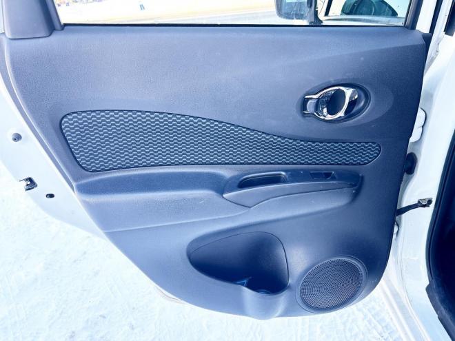 ノート1.2X FOUR 4WD　ローンが不安な方＜優遇ローン＞寒冷地仕様　エマージェンシーブレーキ　社外ナビ 4WD