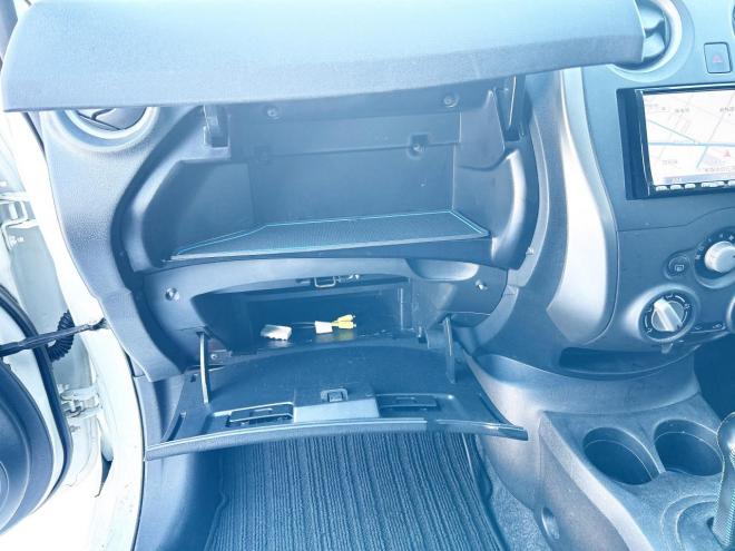 ノート1.2X FOUR 4WD　ローンが不安な方＜優遇ローン＞寒冷地仕様　エマージェンシーブレーキ　社外ナビ 4WD