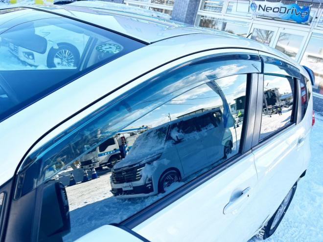 ノート1.2X FOUR 4WD　ローンが不安な方＜優遇ローン＞寒冷地仕様　エマージェンシーブレーキ　社外ナビ 4WD