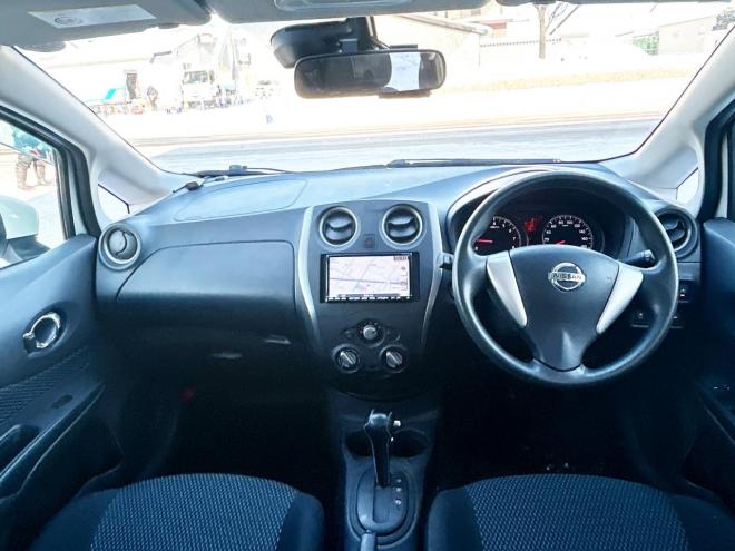 ノート1.2X FOUR 4WD　ローンが不安な方＜優遇ローン＞寒冷地仕様　エマージェンシーブレーキ　社外ナビ 4WD