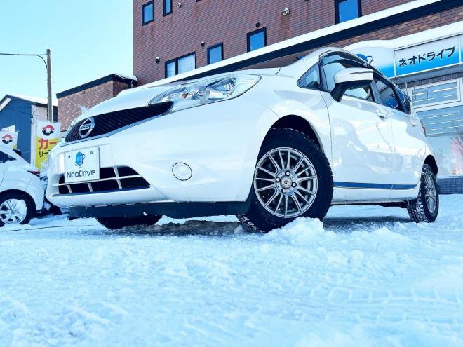 ノート1.2X FOUR 4WD　ローンが不安な方＜優遇ローン＞寒冷地仕様　エマージェンシーブレーキ　社外ナビ 4WD