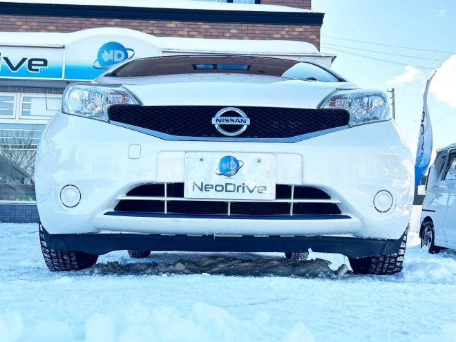 ノート1.2X FOUR 4WD　ローンが不安な方＜優遇ローン＞寒冷地仕様　エマージェンシーブレーキ　社外ナビ 4WD