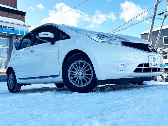 ノート1.2X FOUR 4WD　ローンが不安な方＜優遇ローン＞寒冷地仕様　エマージェンシーブレーキ　社外ナビ 4WD