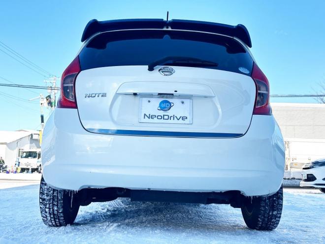 ノート1.2X FOUR 4WD　ローンが不安な方＜優遇ローン＞寒冷地仕様　エマージェンシーブレーキ　社外ナビ 4WD