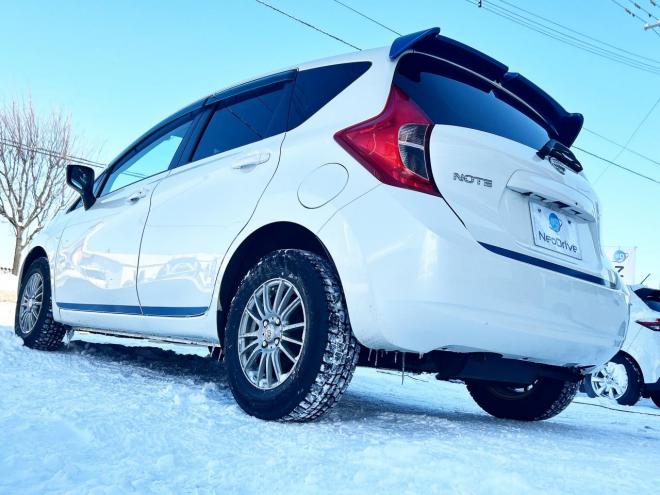 ノート1.2X FOUR 4WD　ローンが不安な方＜優遇ローン＞寒冷地仕様　エマージェンシーブレーキ　社外ナビ 4WD