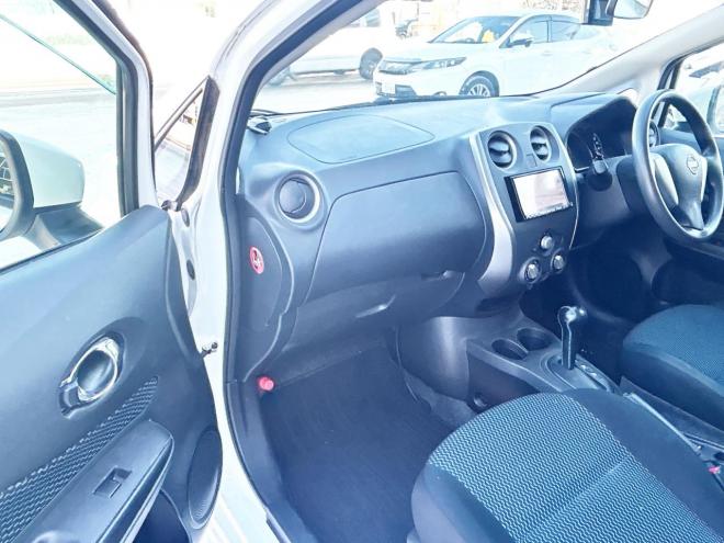 ノート1.2X FOUR 4WD　ローンが不安な方＜優遇ローン＞寒冷地仕様　エマージェンシーブレーキ　社外ナビ 4WD