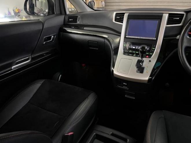 ヴェルファイア２．４Ｚ　ゴールデンアイズ　後期型　寒冷地仕様　禁煙車　両側パワースライドドア　パワーバックドア　純正ハーフレザーシート　純正１８インチＡＷ　社外１６ＡＷ＋スタッドレスタイヤ付　フロントガラス熱線　クルーズコントロール　ＥＴＣ 4WD 2400 5Dr