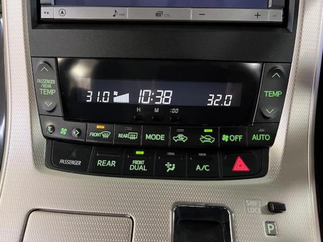 ヴェルファイア２．４Ｚ　ゴールデンアイズ　後期型　寒冷地仕様　禁煙車　両側パワースライドドア　パワーバックドア　純正ハーフレザーシート　純正１８インチＡＷ　社外１６ＡＷ＋スタッドレスタイヤ付　フロントガラス熱線　クルーズコントロール　ＥＴＣ 4WD 2400 5Dr