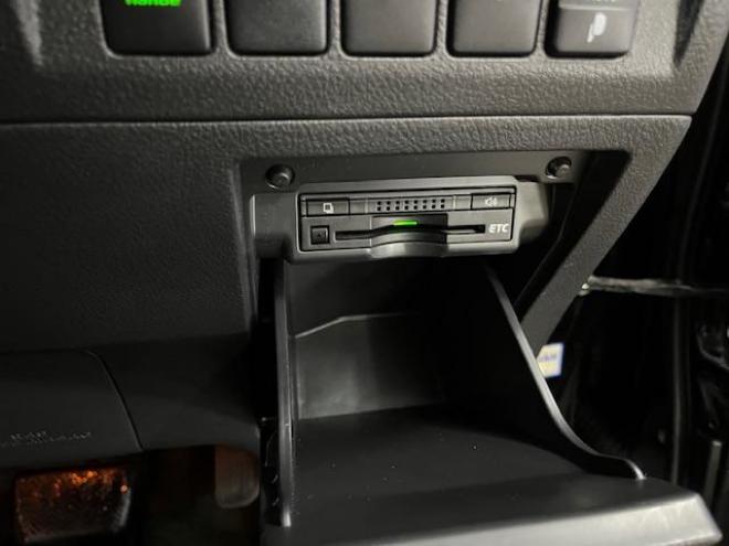 ヴェルファイア２．４Ｚ　ゴールデンアイズ　後期型　寒冷地仕様　禁煙車　両側パワースライドドア　パワーバックドア　純正ハーフレザーシート　純正１８インチＡＷ　社外１６ＡＷ＋スタッドレスタイヤ付　フロントガラス熱線　クルーズコントロール　ＥＴＣ 4WD 2400 5Dr