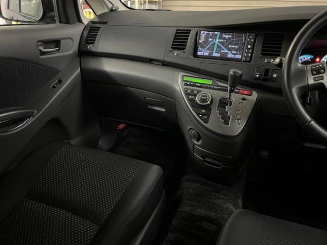 アイシスプラタナ　リミテッド　ワンオーナー　寒冷地仕様　禁煙車　両側パワースライドドア　純正１５インチＡＷ　社外１５ＡＷ＋スタッドレスタイヤ　純正ＨＤＤナビ　地デジ　ＤＶＤ再生　Ｂｌｕｅｔｏｏｔｈ　バックカメラ　エンジンスターター 4WD 5 1800Dr