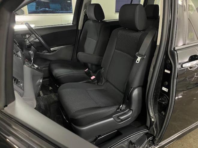 アイシスプラタナ　リミテッド　ワンオーナー　寒冷地仕様　禁煙車　両側パワースライドドア　純正１５インチＡＷ　社外１５ＡＷ＋スタッドレスタイヤ　純正ＨＤＤナビ　地デジ　ＤＶＤ再生　Ｂｌｕｅｔｏｏｔｈ　バックカメラ　エンジンスターター 4WD 5 1800Dr