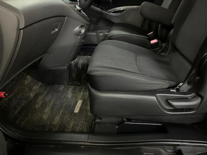 アイシスプラタナ　リミテッド　ワンオーナー　寒冷地仕様　禁煙車　両側パワースライドドア　純正１５インチＡＷ　社外１５ＡＷ＋スタッドレスタイヤ　純正ＨＤＤナビ　地デジ　ＤＶＤ再生　Ｂｌｕｅｔｏｏｔｈ　バックカメラ　エンジンスターター 4WD 5 1800Dr