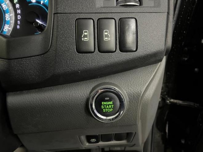 アイシスプラタナ　リミテッド　ワンオーナー　寒冷地仕様　禁煙車　両側パワースライドドア　純正１５インチＡＷ　社外１５ＡＷ＋スタッドレスタイヤ　純正ＨＤＤナビ　地デジ　ＤＶＤ再生　Ｂｌｕｅｔｏｏｔｈ　バックカメラ　エンジンスターター 4WD 5 1800Dr