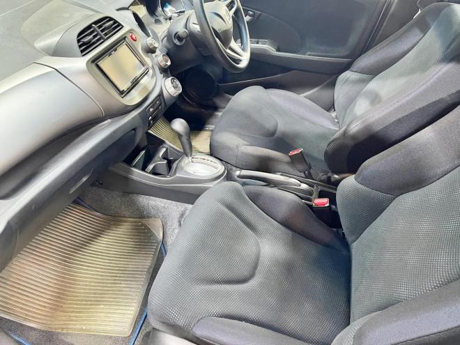 フィット1.3G 4WD 5年保証 ナビTV Bカメ ETC 夏冬タイヤ 寒冷地仕様 禁煙 車検整備2年付 修復歴無