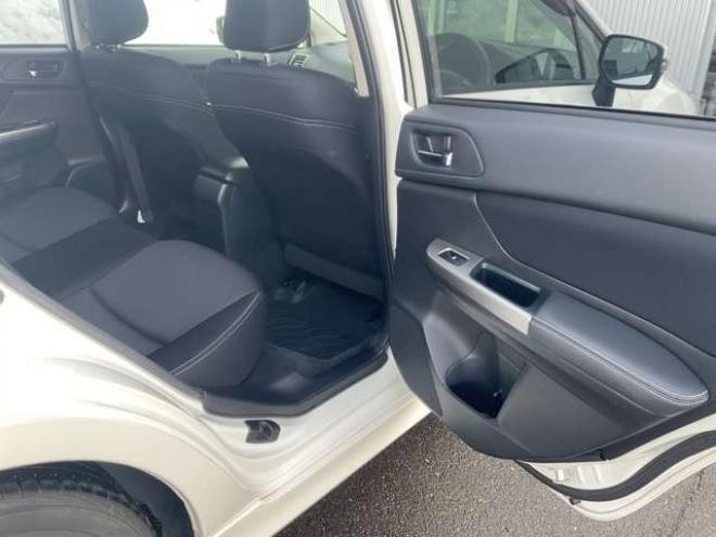 インプレッサスポーツ 2.0 i アイサイト 4WD　プッシュスタート　スマートキー　KENWOOD製ナビTV　Bluetooth バックカメラ　レーダークルーズコントロール　ETC　HIDヘッドライト　リアスポイラー　エアロ(サイド・リア) 2000