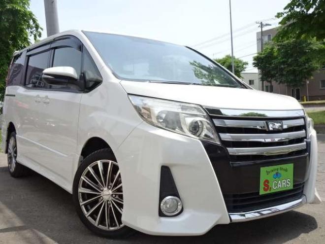 ノア2.0 Si 4WD　本州車　保証1年 4WD　両側パワースライドドア　社外ナビ　地デジ　スマートキー　プッシュスタート　LEDヘッドライト　社外18インチアルミ　　アイドリングストップ　ビルトインETC 2000