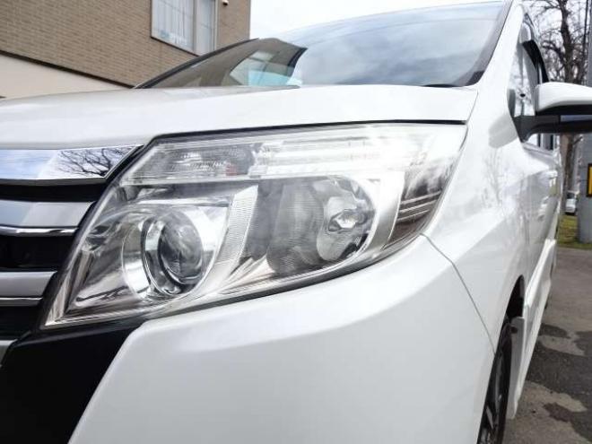 ノア2.0 Si 4WD　本州車　保証1年 4WD　両側パワースライドドア　社外ナビ　地デジ　スマートキー　プッシュスタート　LEDヘッドライト　社外18インチアルミ　　アイドリングストップ　ビルトインETC 2000