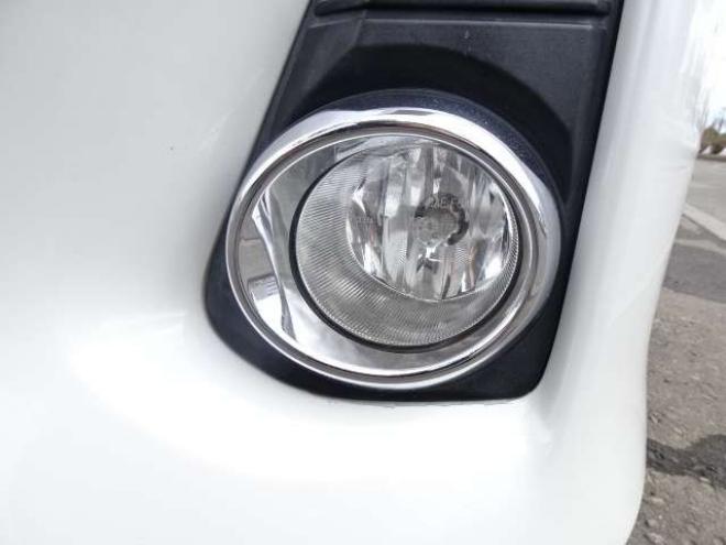 ノア2.0 Si 4WD　本州車　保証1年 4WD　両側パワースライドドア　社外ナビ　地デジ　スマートキー　プッシュスタート　LEDヘッドライト　社外18インチアルミ　　アイドリングストップ　ビルトインETC 2000