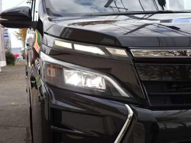 ヴォクシー2.0 ZS 4WD　後期　本州車　保証1年/走行距離無制限　4WD　8人乗　両側パワースライドドア　地デジ　バックカメラ　LEDヘッドライト　16AW　ビルトインETC 2000