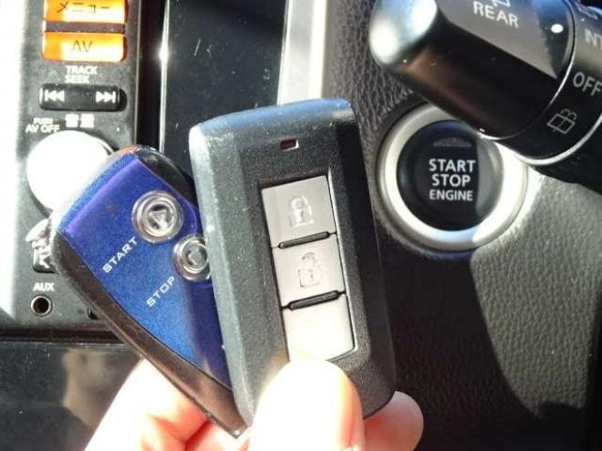 eKカスタムT セーフティパッケージ 4WD　保証1年/走行距離無制限　4WD　衝突軽減ブレーキシステム　純正ナビ　地デジ　バックカメラ　社外エンジンスターター　シートヒーター　社外15インチアルミ　純正HID　ウインカーミラー　横滑り防止　寒冷地仕様 660