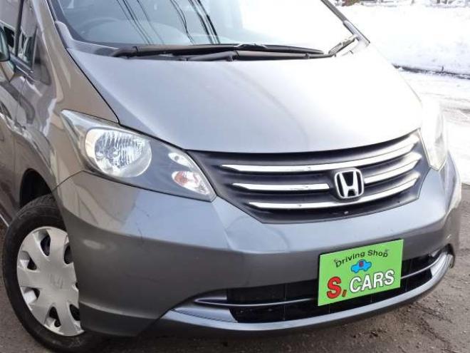 フリード1.5 G ジャストセレクション 4WD　本州車　4WD　パワースライドドア　純正HDDインターナビ　バックカメラ　TV　ビルトインETC　コンフォートパッケージ　HID　ミラーヒーター　デアイサー　車検新規2年 1500