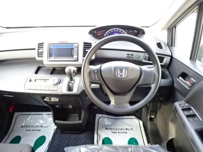 フリード1.5 G ジャストセレクション 4WD　本州車　4WD　パワースライドドア　純正HDDインターナビ　バックカメラ　TV　ビルトインETC　コンフォートパッケージ　HID　ミラーヒーター　デアイサー　車検新規2年 1500