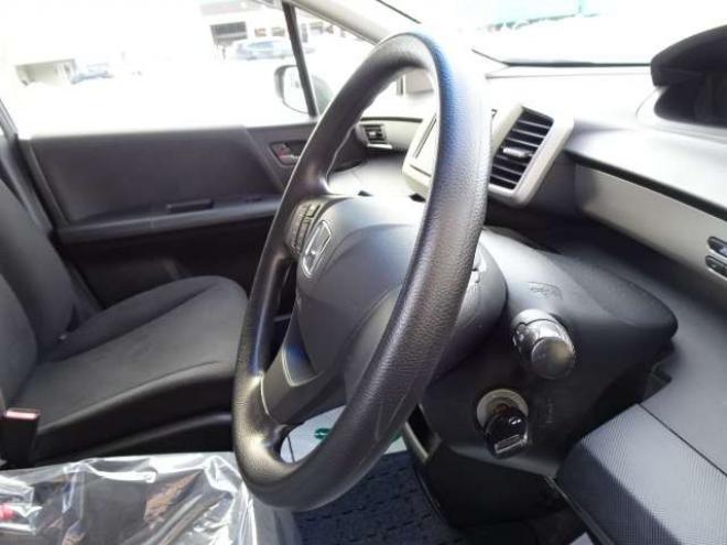 フリード1.5 G ジャストセレクション 4WD　本州車　4WD　パワースライドドア　純正HDDインターナビ　バックカメラ　TV　ビルトインETC　コンフォートパッケージ　HID　ミラーヒーター　デアイサー　車検新規2年 1500