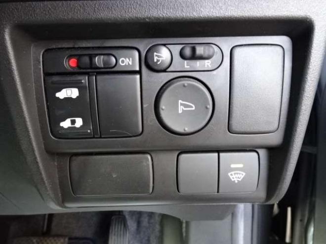 フリード1.5 G ジャストセレクション 4WD　本州車　4WD　パワースライドドア　純正HDDインターナビ　バックカメラ　TV　ビルトインETC　コンフォートパッケージ　HID　ミラーヒーター　デアイサー　車検新規2年 1500