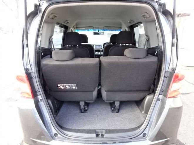 フリード1.5 G ジャストセレクション 4WD　本州車　4WD　パワースライドドア　純正HDDインターナビ　バックカメラ　TV　ビルトインETC　コンフォートパッケージ　HID　ミラーヒーター　デアイサー　車検新規2年 1500