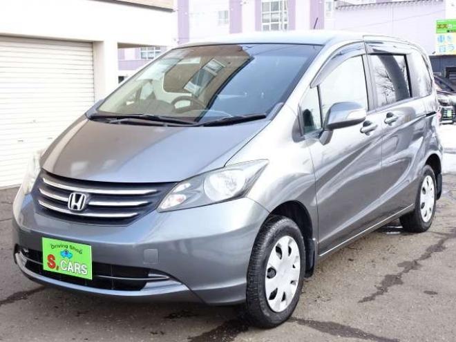 フリード1.5 G ジャストセレクション 4WD　本州車　4WD　パワースライドドア　純正HDDインターナビ　バックカメラ　TV　ビルトインETC　コンフォートパッケージ　HID　ミラーヒーター　デアイサー　車検新規2年 1500