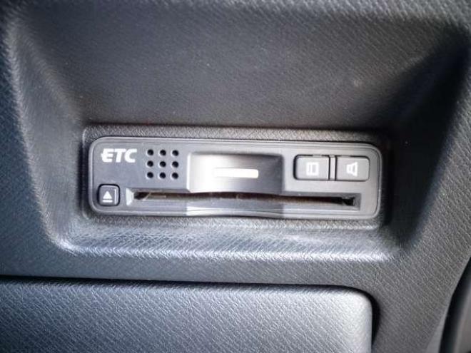 ステップワゴン2.0 スパーダ Z HDDナビ エディション 4WD　本州車　保証1年/走行距離無制限　4WD　両側パワースライドドア　純正HDDインターナビ　地デジ　バックカメラ　16インチアルミ　ETC　リヤエアコン　リヤヒーター　ステアリングスイッチ　純正HID　スマートキー 2000