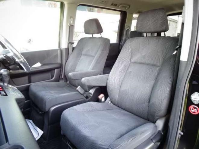 ステップワゴン2.0 スパーダ Z HDDナビ エディション 4WD　本州車　保証1年/走行距離無制限　4WD　両側パワースライドドア　純正HDDインターナビ　地デジ　バックカメラ　16インチアルミ　ETC　リヤエアコン　リヤヒーター　ステアリングスイッチ　純正HID　スマートキー 2000