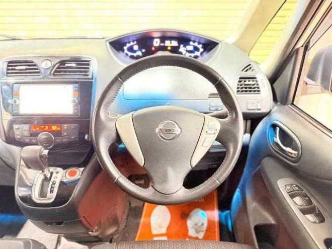 セレナ2.0 ハイウェイスター Vセレクション+Safety 4WD　防錆塗装4WDTVナビBカメエンスタ夏冬タイヤ 2000