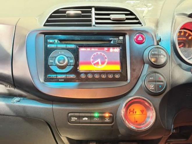 フィット1.3 シーズ 4WD　防錆塗装4WDスマキーCDバックカメラ 1300