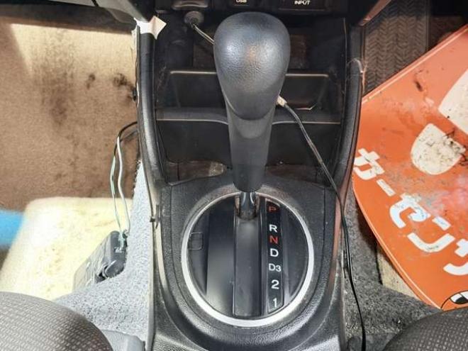 フィット1.3 シーズ 4WD　防錆塗装4WDスマキーCDバックカメラ 1300