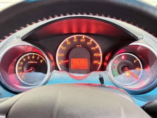 フィット1.3 シーズ 4WD　防錆塗装4WDスマキーCDバックカメラ 1300