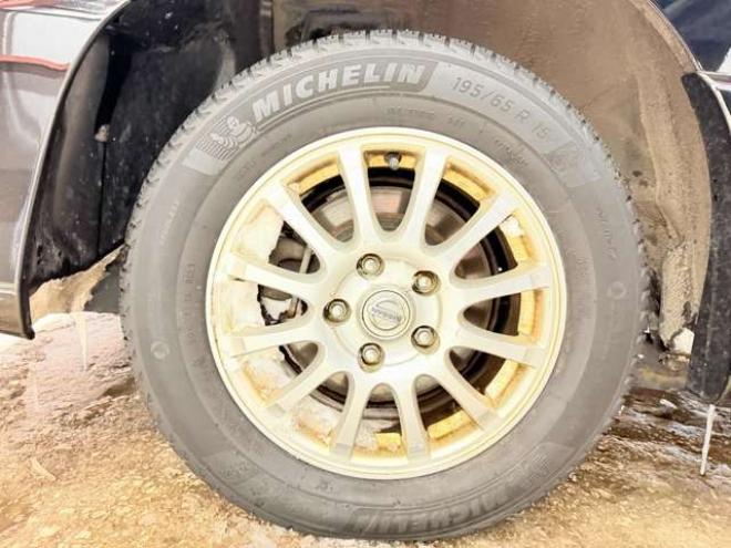 セレナ2.0 ハイウェイスター 4WD　防錆塗装4WDTVナビBカメETC夏冬タイヤ 2000