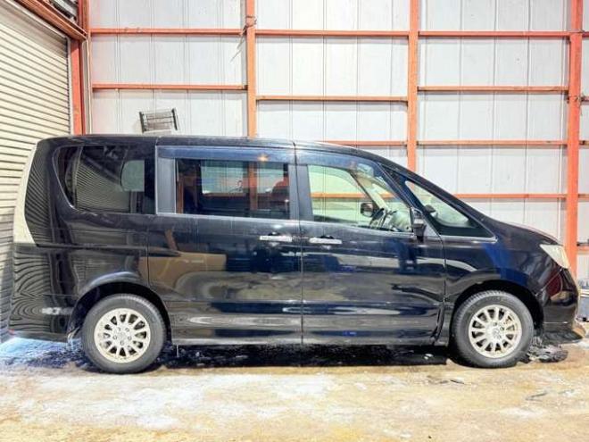 セレナ2.0 ハイウェイスター 4WD　防錆塗装4WDTVナビBカメETC夏冬タイヤ 2000