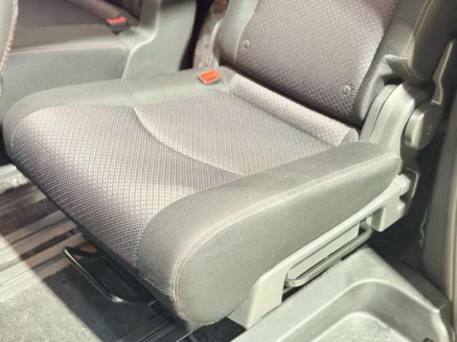 セレナ2.0 ハイウェイスター 4WD　防錆塗装4WDTVナビBカメETC夏冬タイヤ 2000