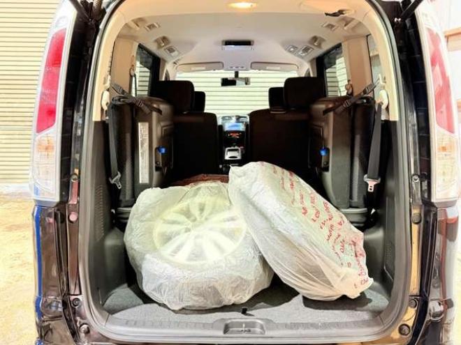 セレナ2.0 ハイウェイスター 4WD　防錆塗装4WDTVナビBカメETC夏冬タイヤ 2000