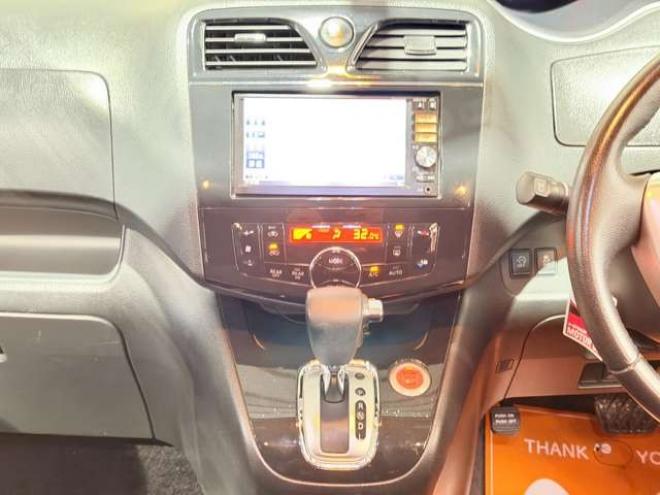 セレナ2.0 ハイウェイスター 4WD　防錆塗装4WDTVナビBカメETC夏冬タイヤ 2000