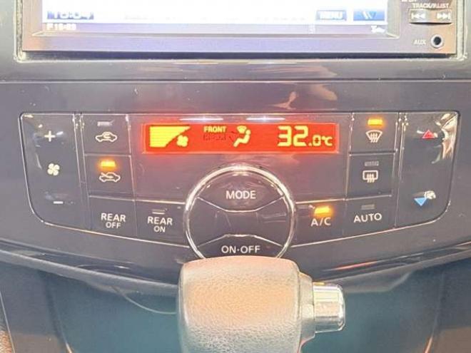 セレナ2.0 ハイウェイスター 4WD　防錆塗装4WDTVナビBカメETC夏冬タイヤ 2000