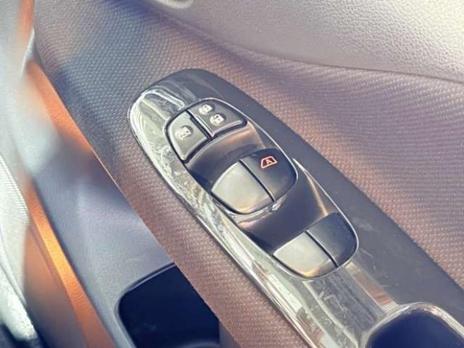 セレナ2.0 ハイウェイスター 4WD　防錆塗装4WDTVナビBカメETC夏冬タイヤ 2000